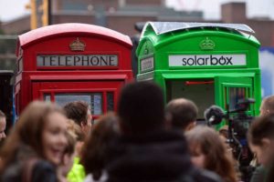 cabine-telephone-green-londres-verte-recharge-solaire