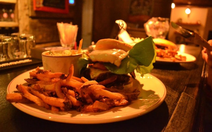 burger quebec frites au bar